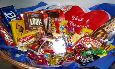 <a href='../cestas_tipo.asp?tipocestaID=5' target='_blank'><font color='#FFFFFF'>Cestas de Chocolate</font></a>